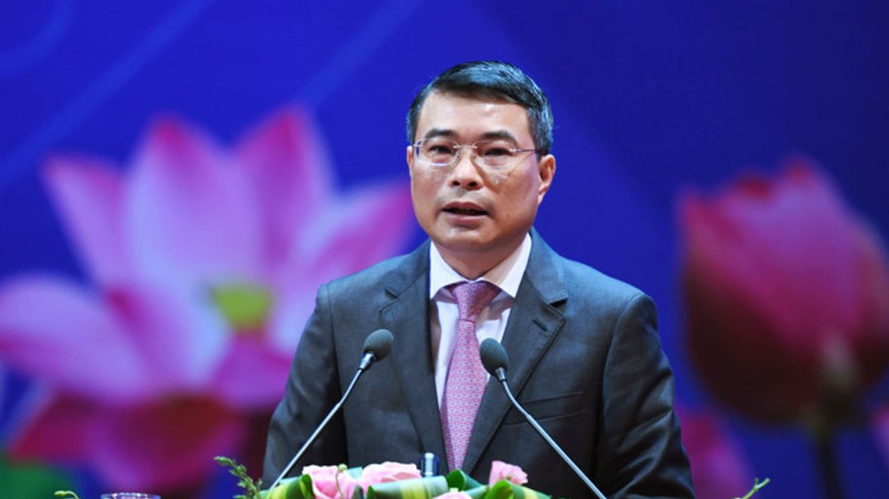 "Ngân hàng Nhà nước cũng xem xét giảm cả lãi suất cho vay trên thị trường mở (OMO) để hỗ trợ các tổ chức tín dụng có điều kiện để giảm lãi suất cho vay", Thống đốc cho biết.