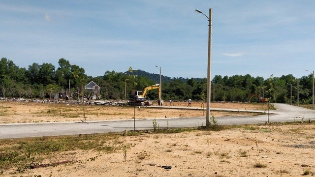 Trước đó, vào tháng 5/2019, UBND huyện Phú Quốc đã có văn bản chỉ đạo về việc tạm ngưng chuyển đổi mục đích sử dụng đất đối với các trường hợp phân lô, tách thửa diện tích dưới 500m2. 