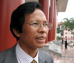 "Chính phủ yêu cầu các mặt hàng trọng điểm không tăng giá nhằm kiềm chế lạm phát một cách tốt nhất. Song trong hoàn cảnh hiện nay, không phải muốn là được".