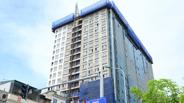 Việc phá dỡ tầng 18 của tòa nhà 8B Lê Trực đã hoàn thành.