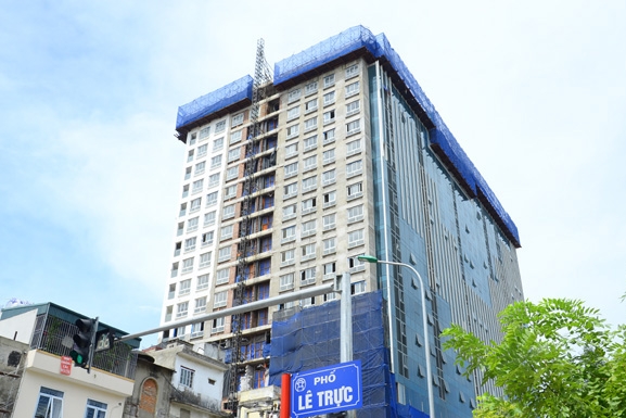 <span style="font-family: "Times New Roman"; font-size: 14.6667px;">Đến nay cơ quan chức năng của thành phố Hà Nội đã thực hiện xong giai đoạn 1 là phá dỡ tầng 19 của tòa nhà.</span>