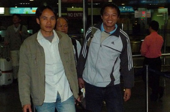 Niềm vui của người lao động khi đặt chân xuống sân bay quốc tế Nội Bài - Ảnh: Chinhphu.vn