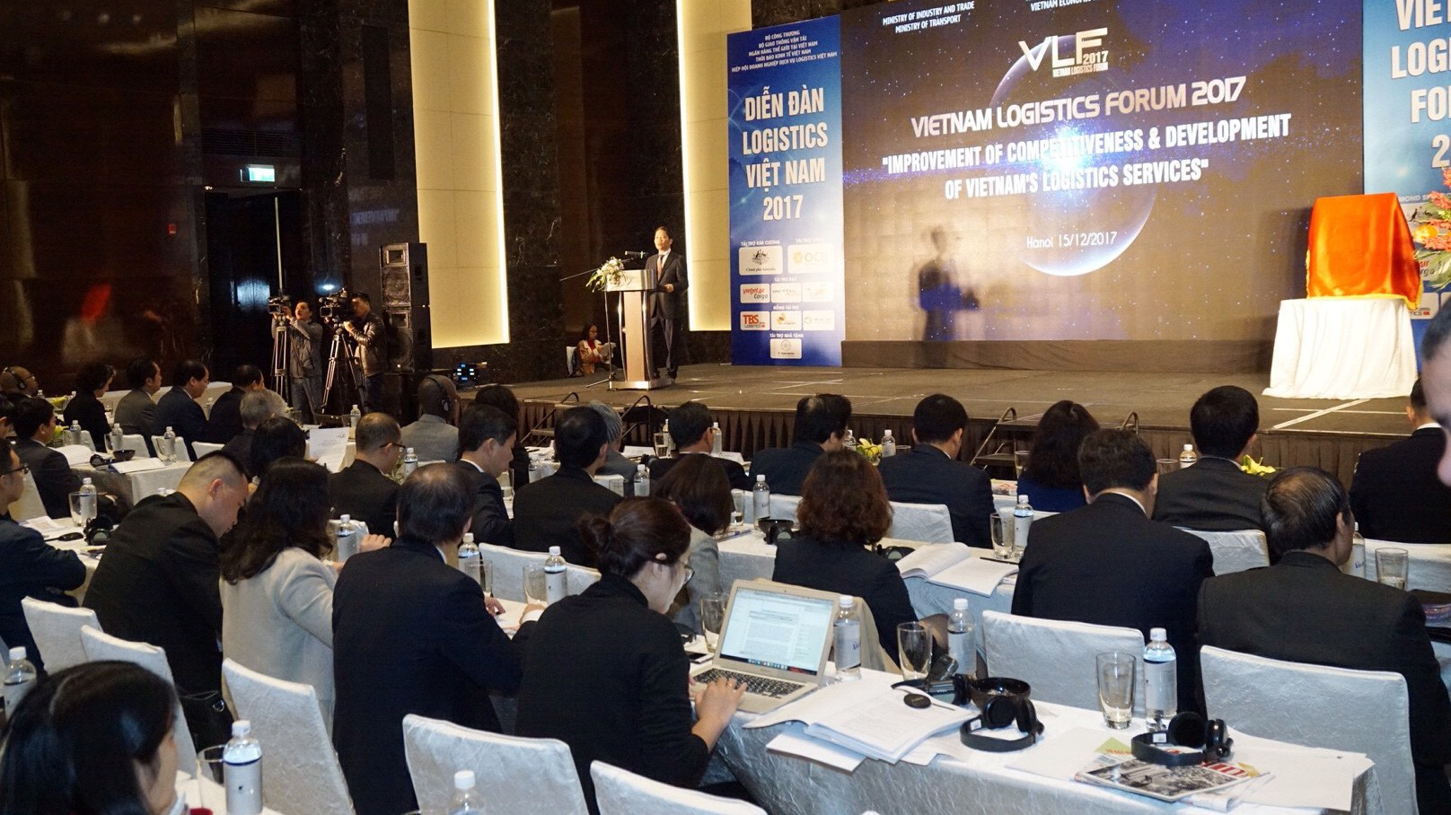  Logistics Việt Nam là diễn đàn được Bộ Công Thương, Ngân hàng Thế giới phối hợp cùng Thời báo Kinh tế Việt Nam và một số cơ quan khác tổ chức thường niên từ 2013 đến nay.