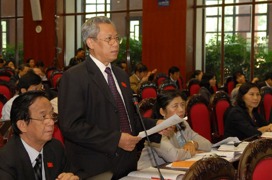 Chỉ có 10 đại biểu tham gia thảo luận về dự án Luật sửa đổi, bổ sung một số điều của Luật Chứng khoán.