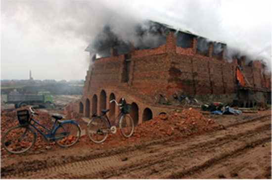 Cần chấm dứt sản xuất gạch đất sét nung bằng lò thủ công.