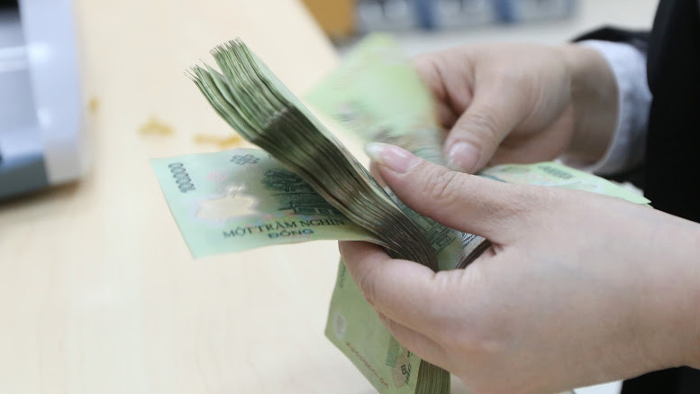 39% doanh nghiệp được khảo sát cho biết tình trạng bồi dưỡng cho cán bộ ngân hàng để vay được vốn là phổ biến - Ảnh minh hoạ của Quang Phúc