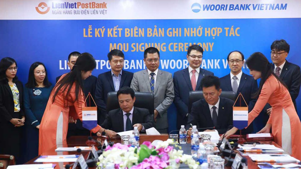 Lễ ký thỏa thuận hợp tác giữa LienVietPostBank với Woori Bank Việt Nam.