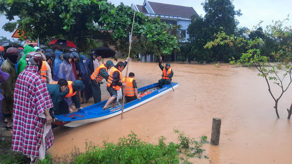 Miền Trung đang hứng chịu đợt lũ lịch sử
