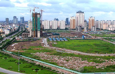 Sau 8 năm được áp dụng trong thực tế, Luật Đất đai 2003 đã bộc lộ một số khiếm khuyết nhất định.