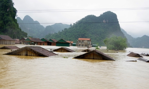 ADB viện trợ 2,5 triệu USD khắc phục hậu quả bão lũ ở miền Trung Việt Nam