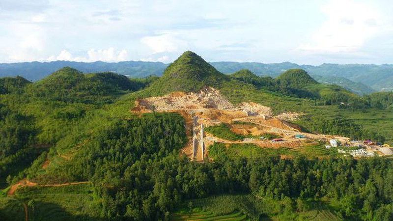 Dự án xẻ núi xây dựng Khu du lịch sinh thái văn hóa tâm linh Lũng Cú chưa tuân thủ các quy hoạch được phê duyệt. Ảnh - Internet. 