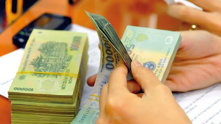 Công chức trực tiếp làm công tác quản lý, giám sát, bảo đảm an toàn, an ninh hàng hải được thưởng mức 15% lương cấp bậc, chức vụ.