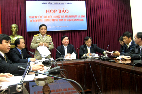 Thứ trưởng Bộ Lao động, Thương binh và Xã hội Phạm Minh Huân chủ trì buổi họp báo chiều 10/2.