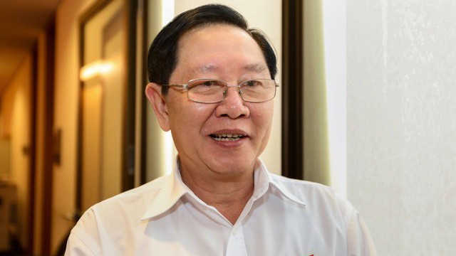 Bộ trưởng Bộ Nội vụ Lê Vĩnh Tân cho biết, nếu Bộ Chính trị có ý kiến kết luận, Bộ Nội vụ sẽ chỉnh sửa các văn bản pháp luật kèm theo để phục vụ cho việc có hay không có "hàm". 
