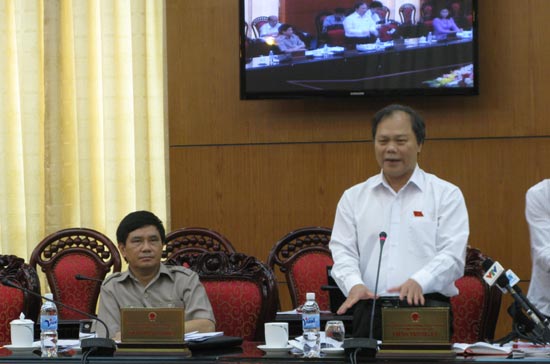 Chủ nhiệm Ủy ban Pháp luật Phan Trung Lý chọn phương án hai - Ảnh: LN.