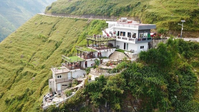 Công trình nhà hàng Panorama trên đèo Mã Pì Lèng sẽ được cải tạo thành điểm dừng chân ngắm cảnh cho khách du lịch. Ảnh minh họa. 