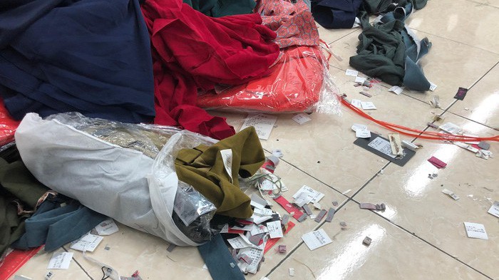 Lô hàng đang được phù phép xuất xứ Việt Nam để tuồn ra thị trường bị bắt quả tang tại trận