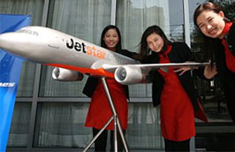 Vừa qua, Jetstar Pacific cũng đã thực hiện bán vé rẻ giá từ 300.000  đồng/chặng khởi hành trong giai đoạn từ 5-25/4/11 đối với các đường bay giữa Tp.HCM và Đà Nẵng, Hà Nội. 