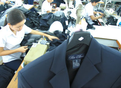 Ngành dệt may Việt Nam hiện đã chú trọng hơn tới khâu thiết kế tạo ra những sản phẩm mang thương hiệu riêng để giảm tỷ lệ may gia công.