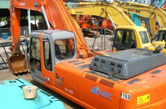 Lượng máy xây dựng nhập khẩu về trong những tháng đã qua của năm 2011 chỉ đạt ở mức thấp và liên tục thấp hơn so với cùng kỳ năm 2010. 