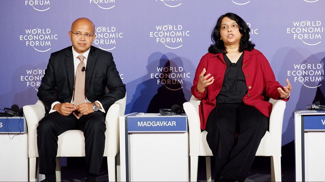 Bà Anu Madgavkar (phải), Phụ trách MGI tại Ấn Độ tại buổi công bố báo cáo.