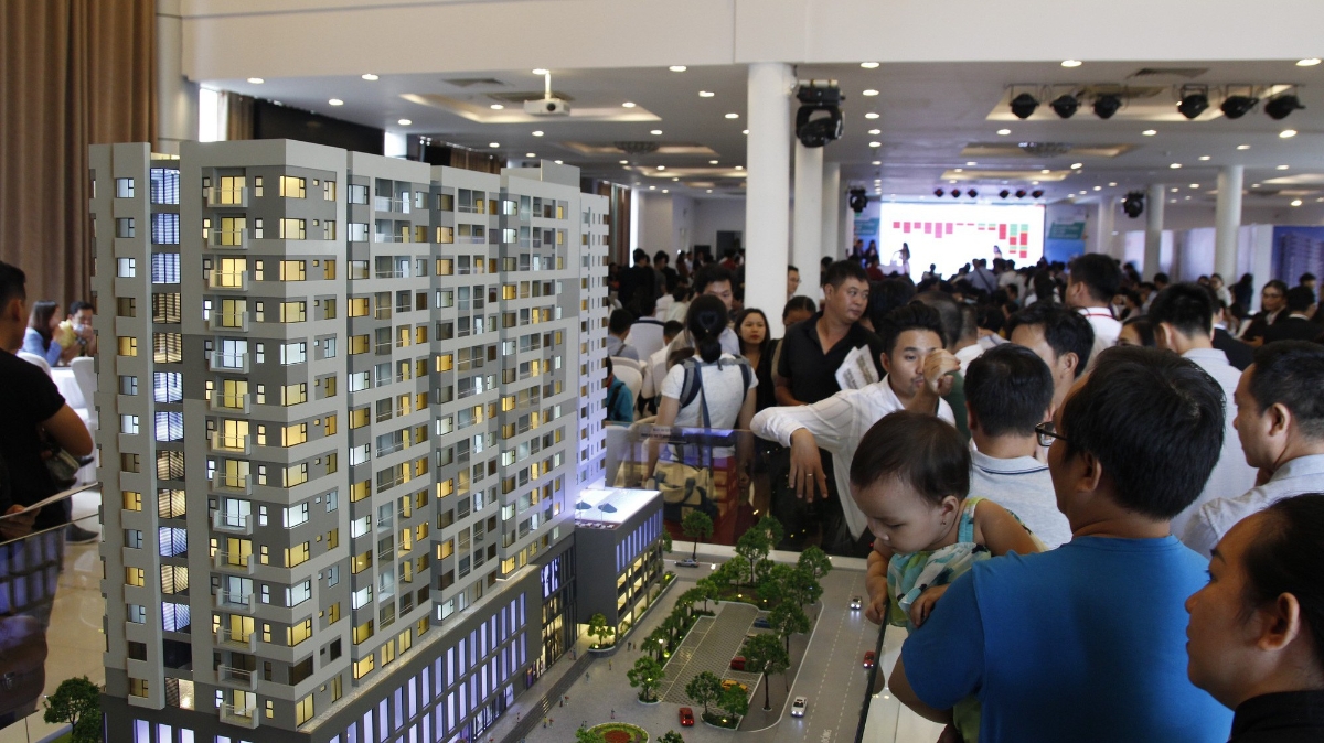 Rất đông khách hàng tham dự lễ mở bán block A dự án Flora Novia và toàn bộ 273 căn hộ đã giao dịch thành công trong vòng 2 giờ.