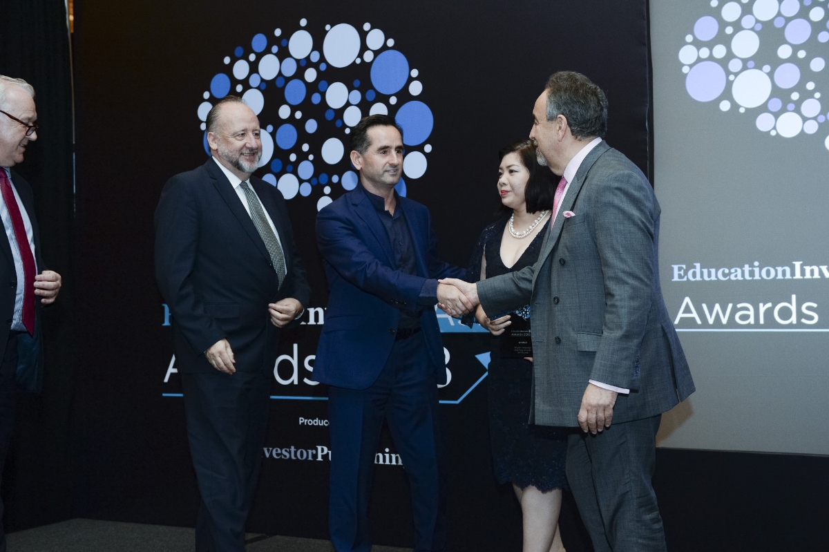 Group CEO Apollo English: “Chúng tôi tự hào khi được vinh danh quốc tế” - Ảnh 2.