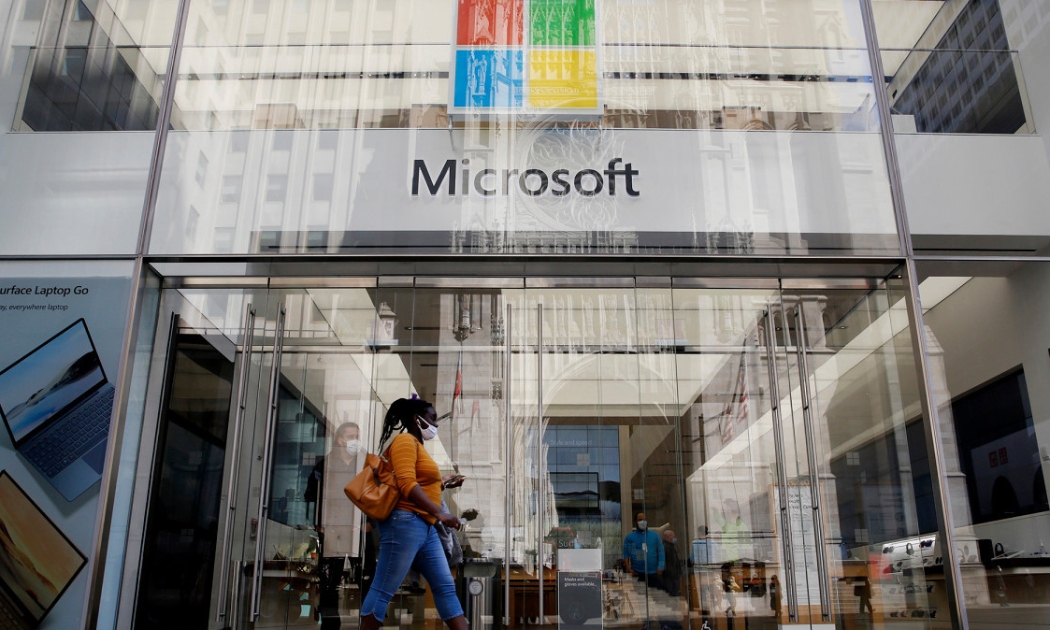 Microsoft đang săn tìm các công ty có thể giúp tiếp cận với các cộng đồng người dùng ngày càng phát triển mạnh mẽ trên toàn cầu - Ảnh: AP