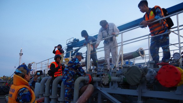 Buôn lậu xăng dầu bằng đường biển - Ảnh minh hoạ.