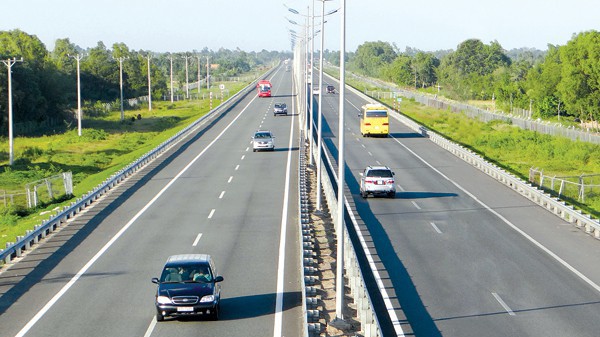 Bây giờ những con đường ở khu vực kinh tế phát triển, khu đô thị phát triển vẫn phải đầu tư bằng hình thức BOT - Ảnh minh hoạ.