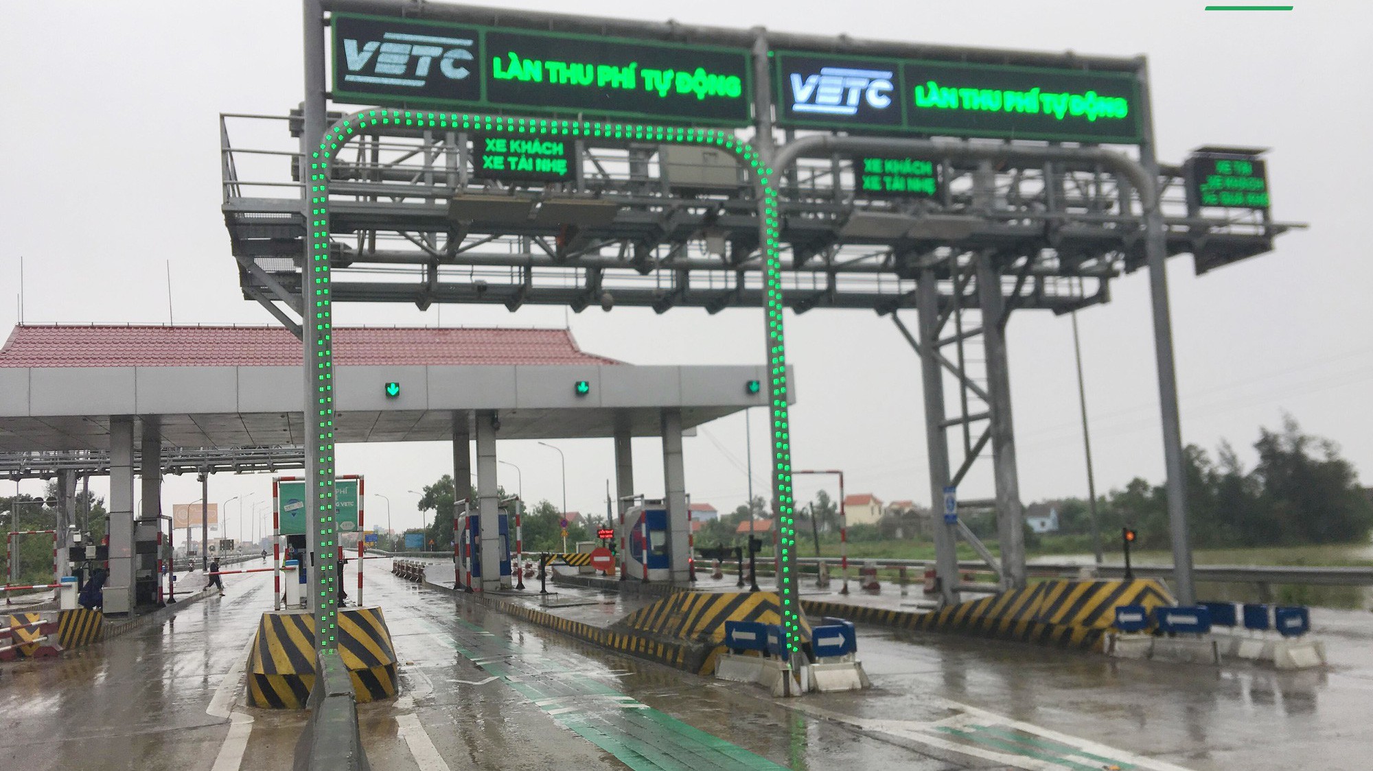 Làn thu phí tự động không dừng.
