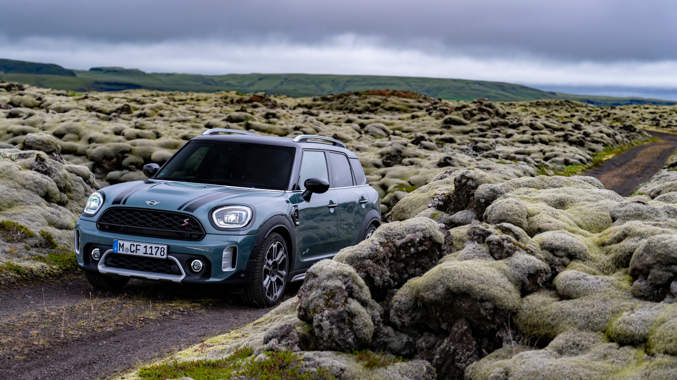 MINI Countryman mới sử dụng động cơ TwinPower Turbo phun xăng trực tiếp dung tích 2.0L, công suất cực đại 192 mã lực và mô-men xoắn cực đại 280 Nm.