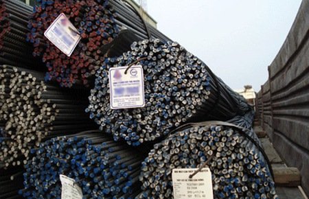 Một số doanh nghiệp thép đã kiến nghị các cơ quan chức năng xây dựng hàng rào phi thuế quan để ngăn chặn việc nhập khẩu quá nhiều sản phẩm thép vào Việt Nam, gây ảnh hưởng lớn đến các nhà sản xuất trong nước