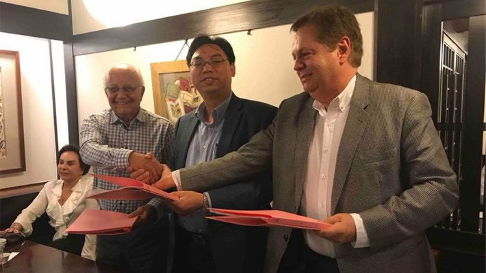 Lễ ký kết hợp tác giữa Tập đoàn MK và công ty thẻ ALTEROSA của Brazil.