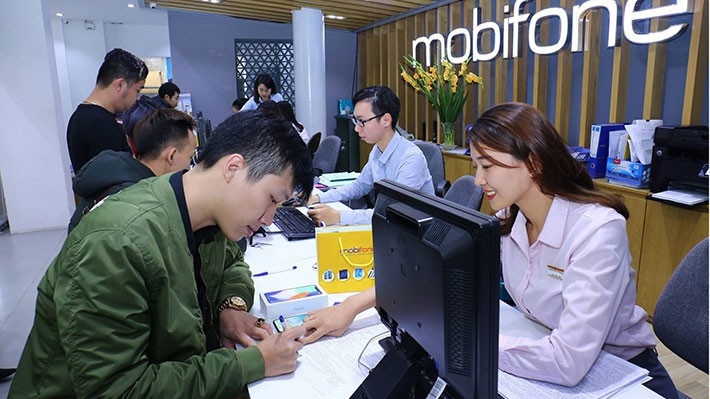 Hình thức bán smartphone kèm gói cước của MobiFone giúp khách hàng dễ dàng sở hữu sản phẩm trong mơ.