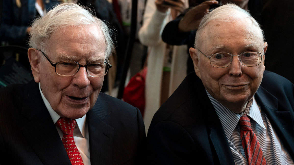Tỷ phú Charlie Munger (phải) và tỷ phú Warren Buffett - Anh: WSJ