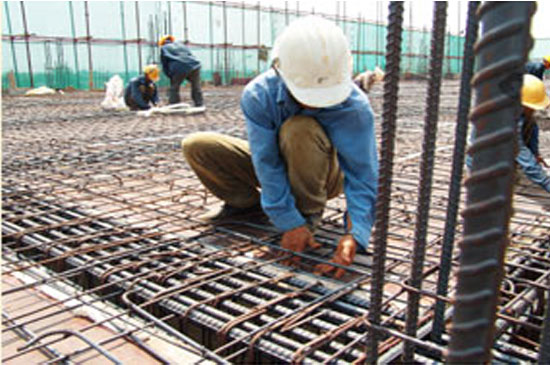 Nhiều chủ đầu tư vẫn băn khoăn về quy định thi công phần móng trong nghị định - Ảnh minh họa.