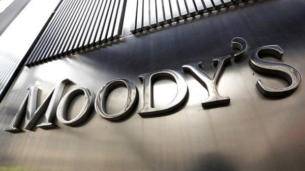 Cơ sở Moody’s điều chỉnh giảm triển vọng tín nhiệm của Việt Nam là do vẫn tiềm ẩn rủi ro, tuy không còn đáng kể, của việc chậm trả nghĩa vụ nợ gián tiếp của Chính phủ.
