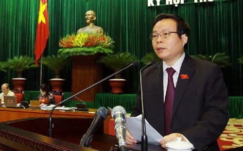 Chủ nhiệm Ủy ban Tài chính - Ngân sách của Quốc hội Phùng Quốc Hiển trình bày báo cáo giải trình tiếp thu về thực hiện ngân sách 2012 và dự toán ngân sách 2013, chiều 10/11.<br>