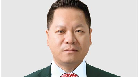 Ông Lê Bá Dũng tốt nghiệp Thạc sỹ trường Đại học New York và Đại học Georgetown (Mỹ).