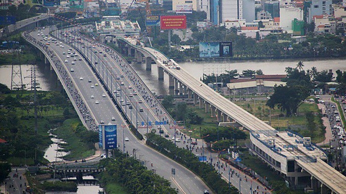 Hiện tuyến metro số 1 đã hoàn thành hơn 50% khối lượng, song đang gặp một số vướng mắc về vốn do chưa thống nhất về tổng mức đầu tư.