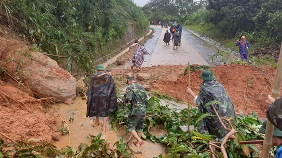 Mưa lũ gây sạt lở nhiều nơi ở miền Trung. Ảnh minh họa. 
