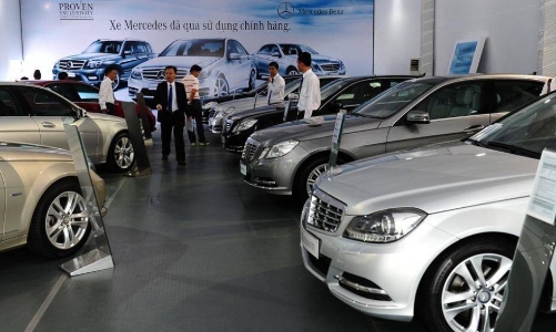 Ôtô cũ đang khan hàng