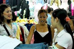 Theo đánh giá, mô hình du lịch kết hợp với mua sắm sẽ giúp tăng doanh thu của cả ngành du lịch và thương mại.