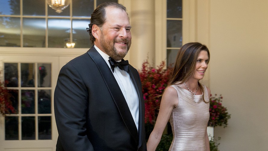 Tỷ phú Marc Benioff, đồng sáng lập Salesforce.com và vợ Lynne Benioff - Ảnh: Getty Images.