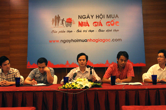 Dù đã có 2 lần gặp gỡ báo chí nhưng những thông tin mà ban tổ chức "Ngày hội mua nhà giá gốc" đưa ra vẫn chưa rõ ràng - Ảnh: Từ Nguyên.