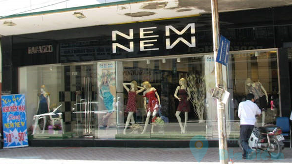 "Đế chế" thời trang công sở gần đây gặp nhiều tai tiếng về nợ nần cũng như nhãn mác