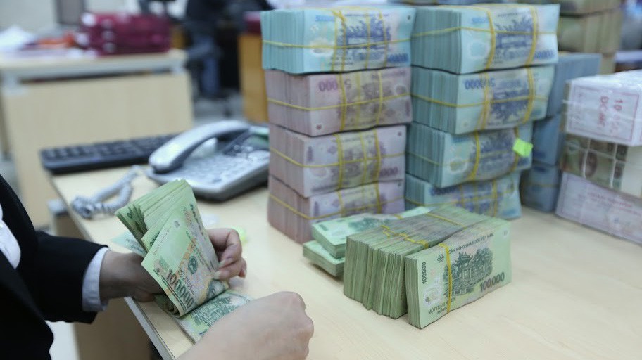 Theo Bộ Nội vụ, mức lương thấp nên đời sống của cán bộ, công chức, viên chức và lực lượng vũ trang còn nhiều khó khăn - Ảnh minh họa: Quang Phúc.