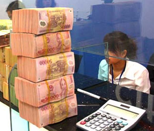 Vốn khả dụng của các tổ chức tín dụng hiện dư thừa khoảng 50.000 tỷ đồng, nhưng nhiều doanh nghiệp vẫn khó tiếp cận.