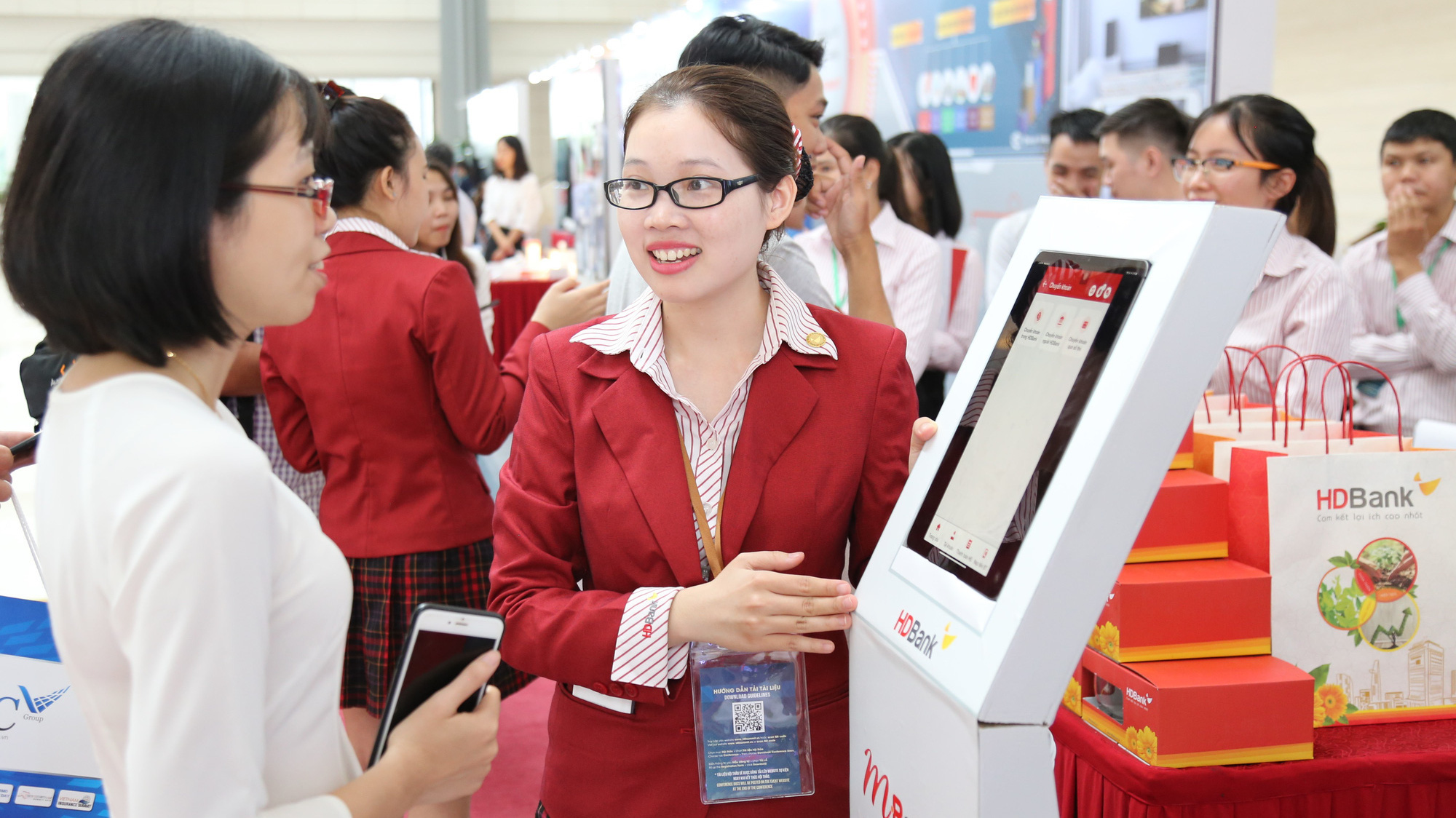 Với đợt siêu ưu đãi chưa từng có, khách hàng chủ thẻ HDBank đặc biệt là khách hàng trẻ có thể tận dụng những chương trình ưu đãi, khuyến mãi về du lịch, ăn uống, mua sắm và thanh toán trực tuyến từ HDBank.